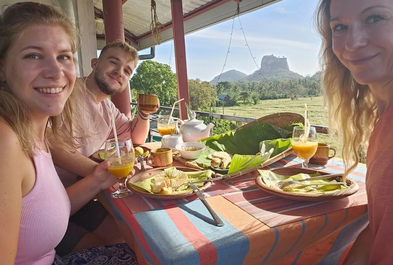 ゲストハウス ホテル Sigiriya Water Guest & View Point Restaurant