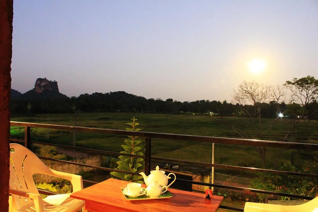 ゲストハウス ホテル Sigiriya Water Guest & View Point Restaurant