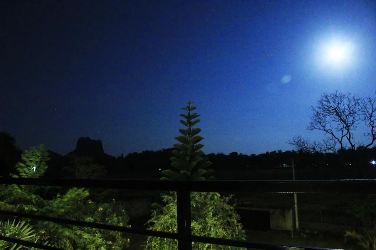 ホテル Sigiriya Water Guest & View Point Restaurant スリランカ